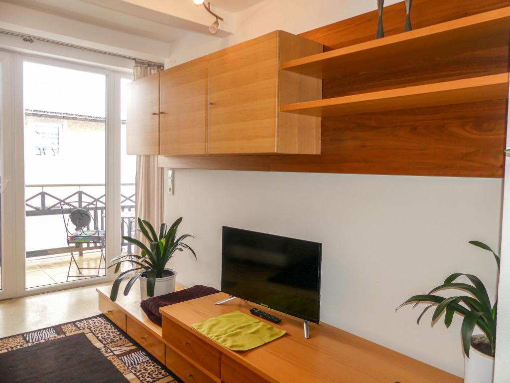 Televízia a/alebo spoločenská miestnosť v ubytovaní Apartment Appartement Anneliese by Interhome