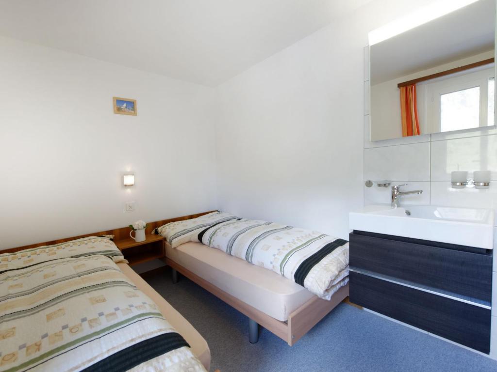 Postel nebo postele na pokoji v ubytování Apartment Hubertus-2 by Interhome