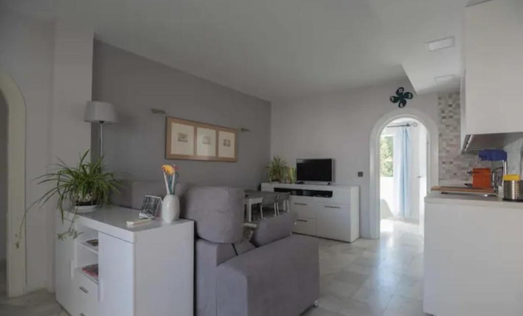 TV a/nebo společenská místnost v ubytování Casa el Jardin de Indalo - Mojacar Playa