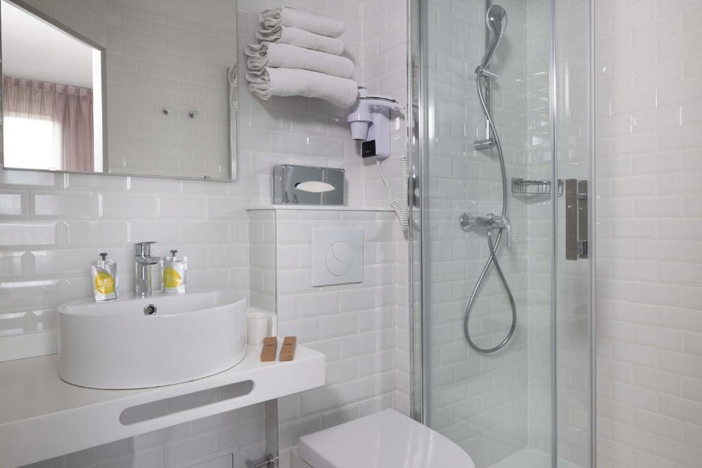 Salle de bains dans l'établissement Hôtel L'Interlude