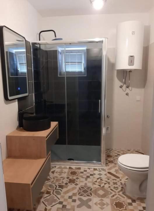 Koupelna v ubytování Apartments Adria
