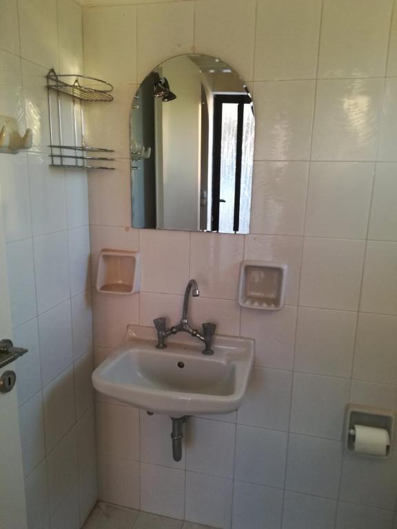 A bathroom at Margarita rooms