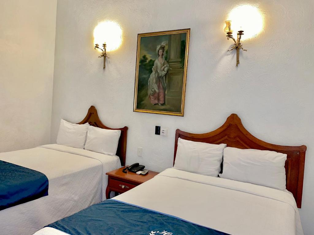 Postel nebo postele na pokoji v ubytování Hotel Frances