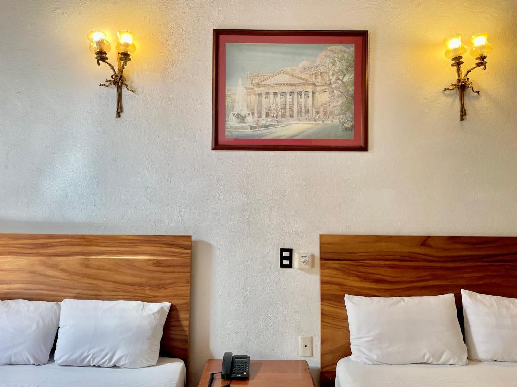 Postel nebo postele na pokoji v ubytování Hotel Frances