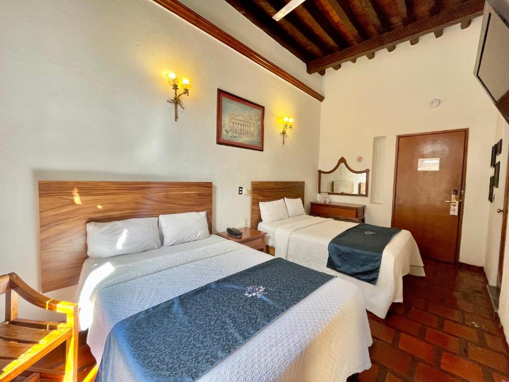 Postel nebo postele na pokoji v ubytování Hotel Frances