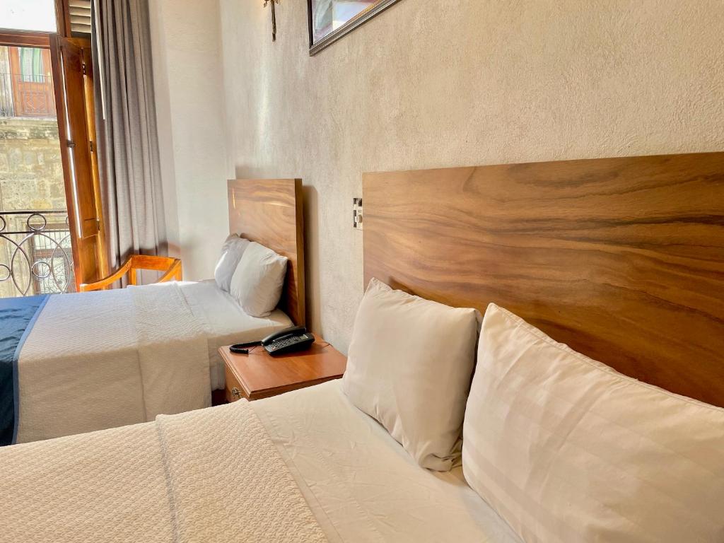 Postel nebo postele na pokoji v ubytování Hotel Frances