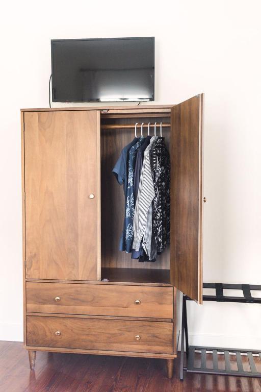 TV a/nebo společenská místnost v ubytování Guesthouse Charleston EAST 46 F