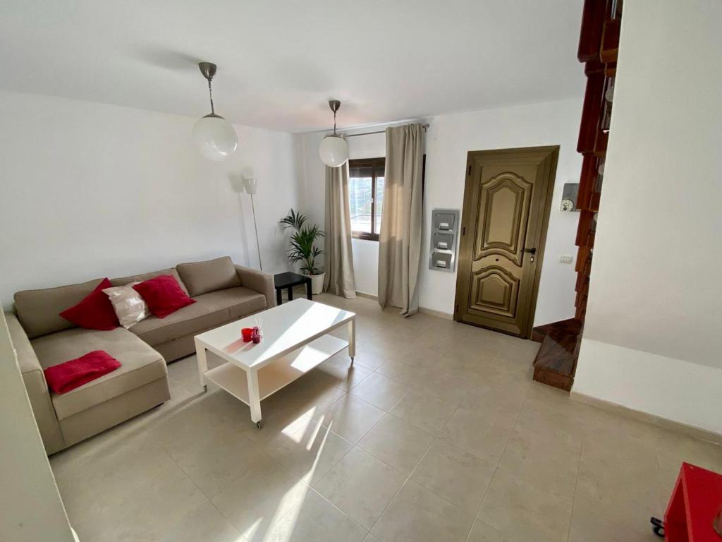 a living room with a couch and a table at Casa La Asomada El Hierro in Las Casas