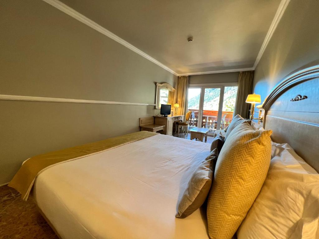 Postel nebo postele na pokoji v ubytování Hotel & SPA Bringué