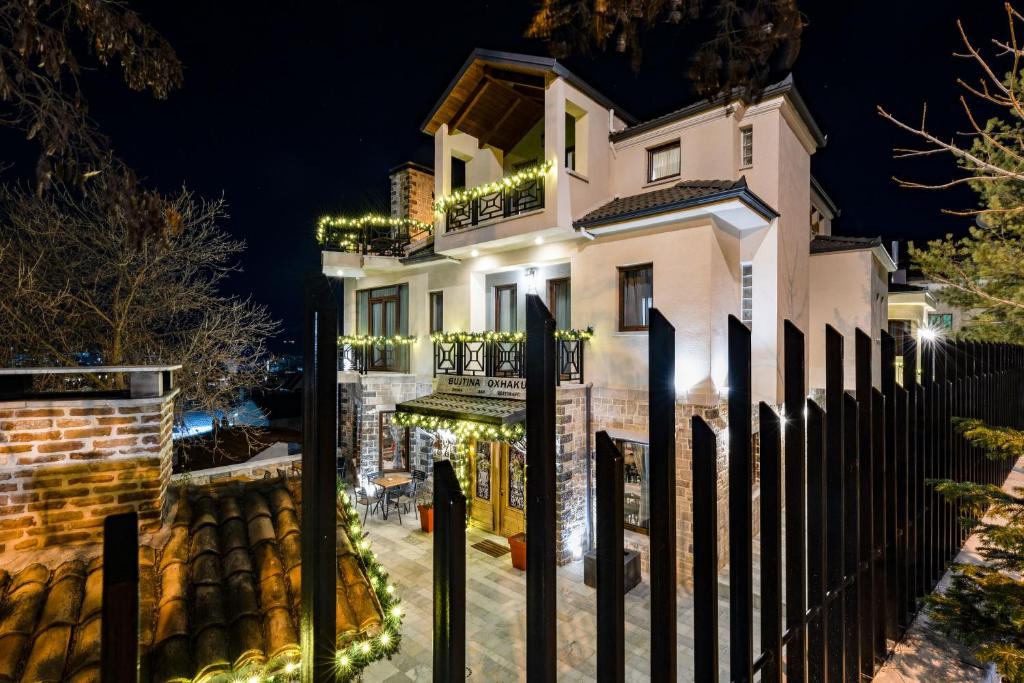 a house with a fence at night at Bujtina Oxhaku in Korçë