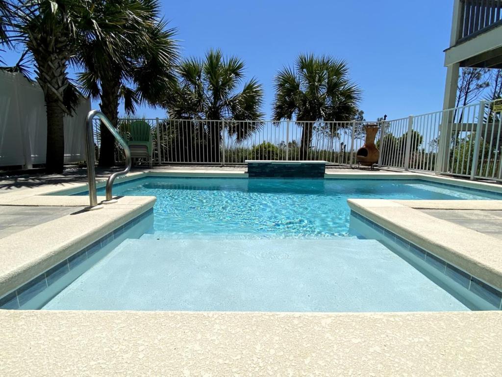 Cape San Blas gulf front, pool, gear, pet friendly, private beach