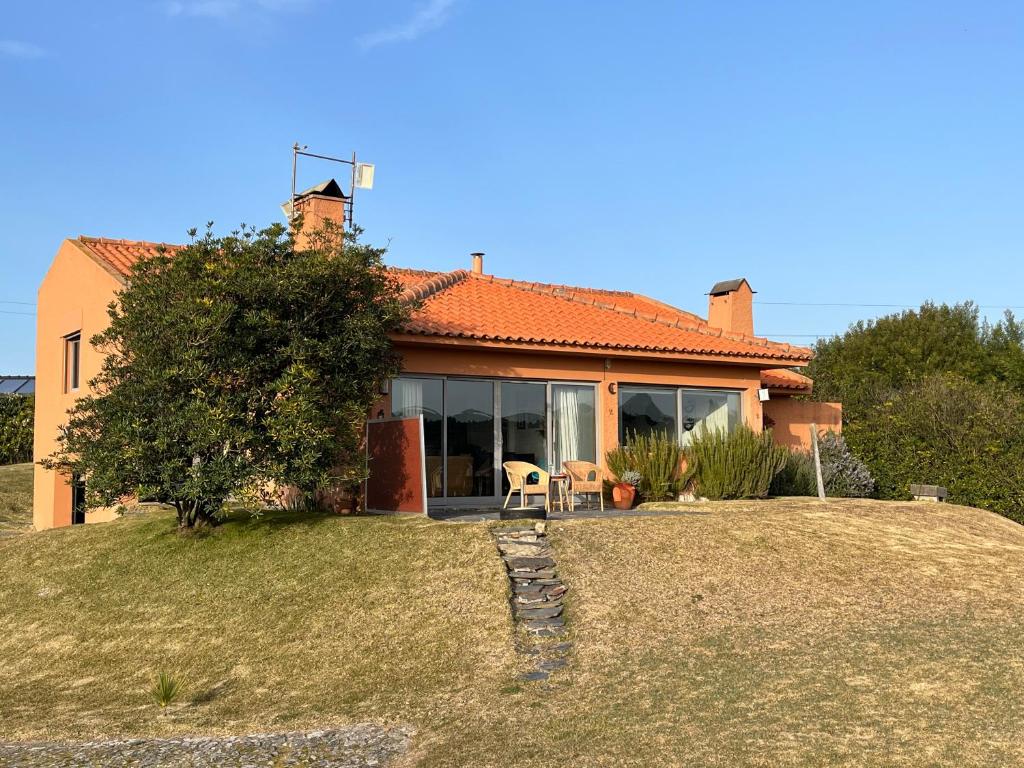 una casa en la cima de una colina en Casa da Bonança Ofir en Fão