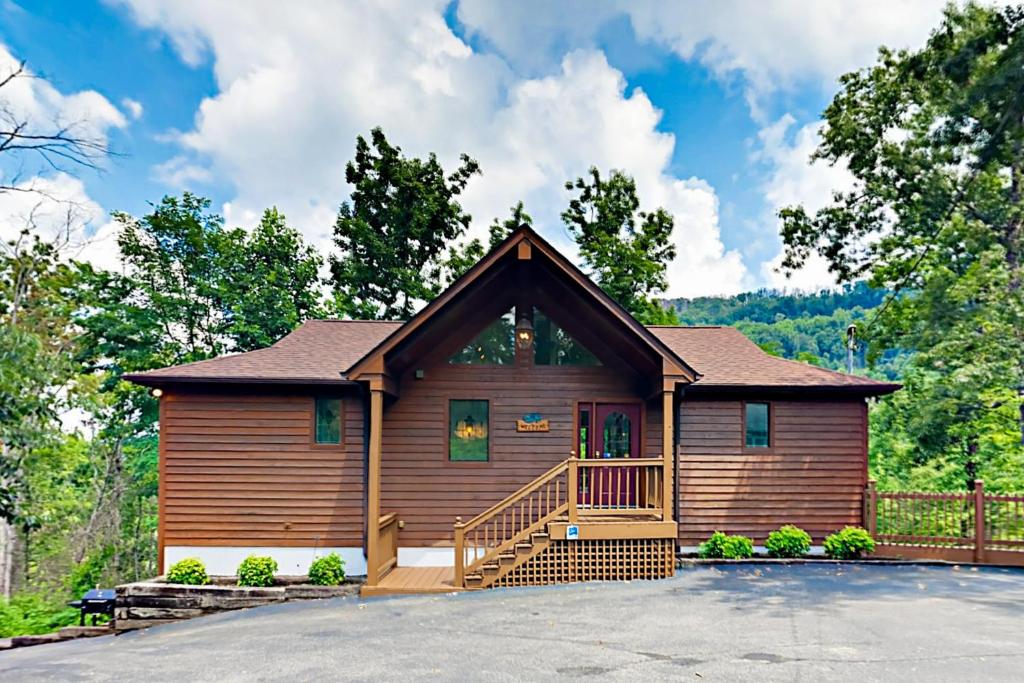 a log home with a gambrel roof at Campfire Lodge in Gatlinburg