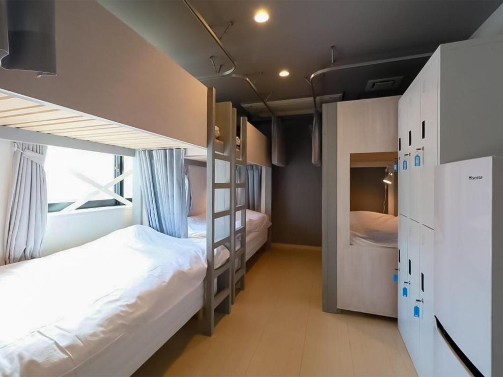 Postel nebo postele na pokoji v ubytování Iwatoyama Hostel