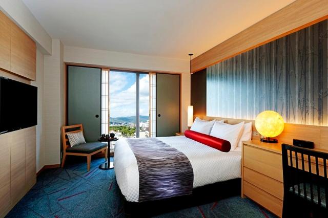 Tempat tidur dalam kamar di RIHGA Royal Hotel Kyoto