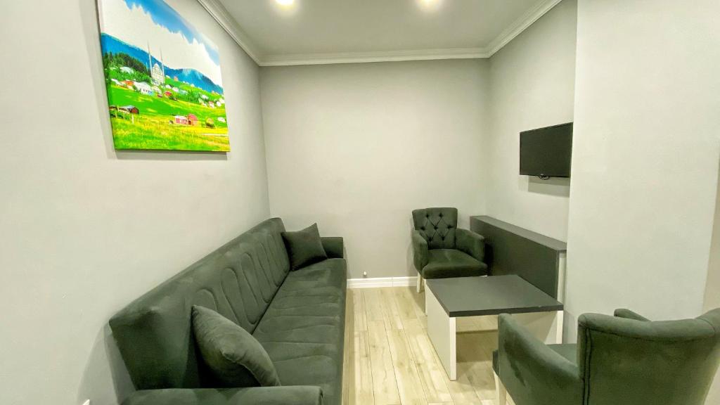 A seating area at Heaven Suite Hotel