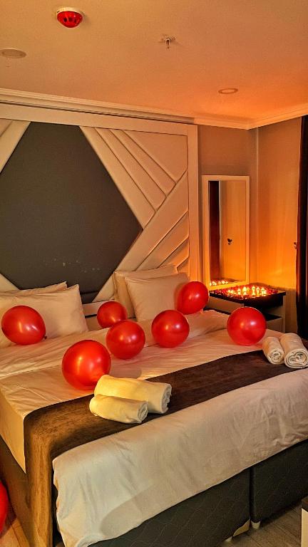 A bed or beds in a room at Heaven Suite Hotel