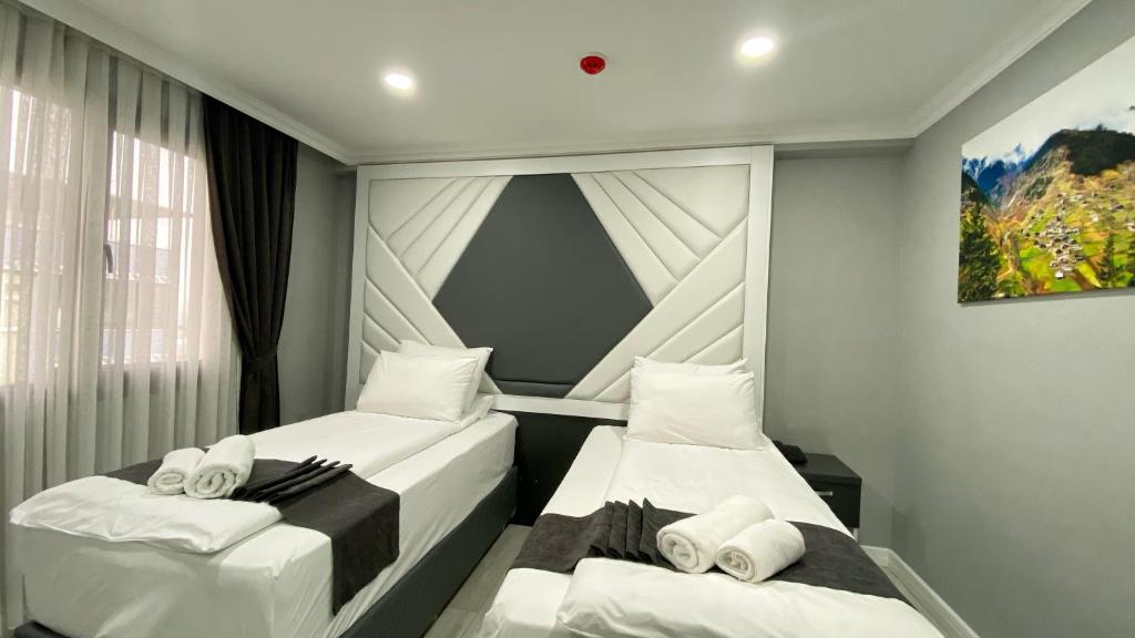 A bed or beds in a room at Heaven Suite Hotel