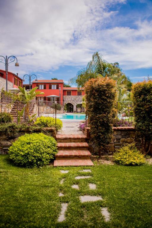 Basen w obiekcie Leonardo Resort lub w pobliżu