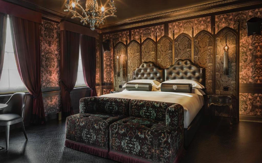 Postel nebo postele na pokoji v ubytování Chateau Denmark London