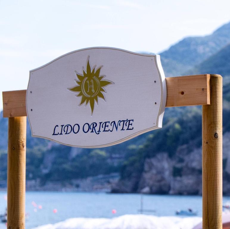a sign on a pole on a beach at Hotel Oriente in Vico Equense