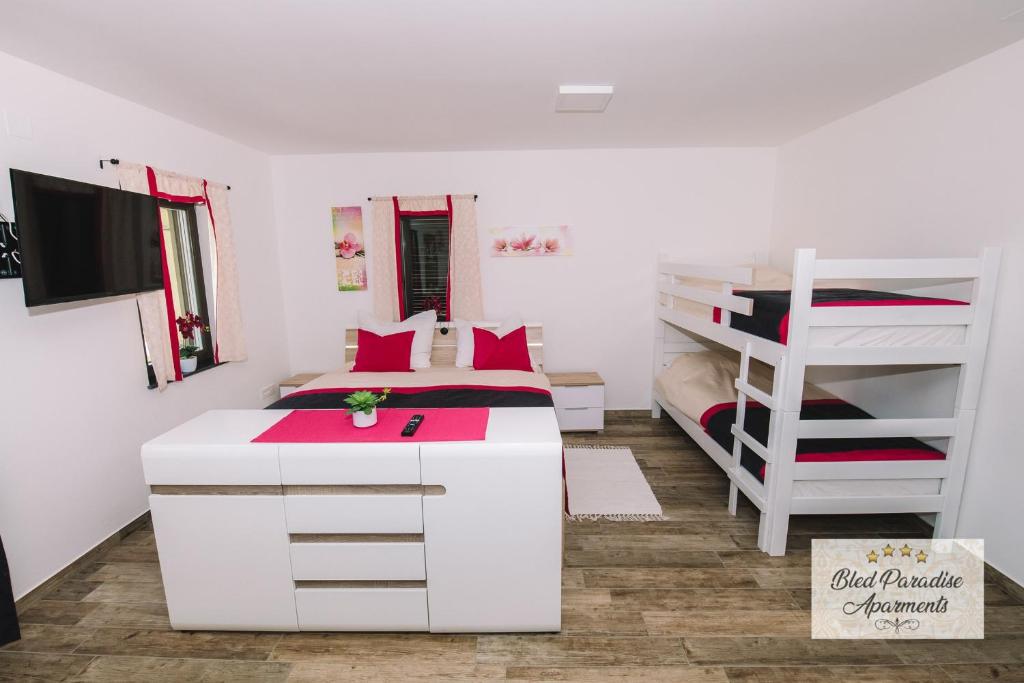 Postel nebo postele na pokoji v ubytování Bled Paradise Apartments