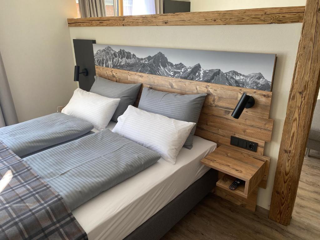 Postel nebo postele na pokoji v ubytování Living Mountain Tannheim