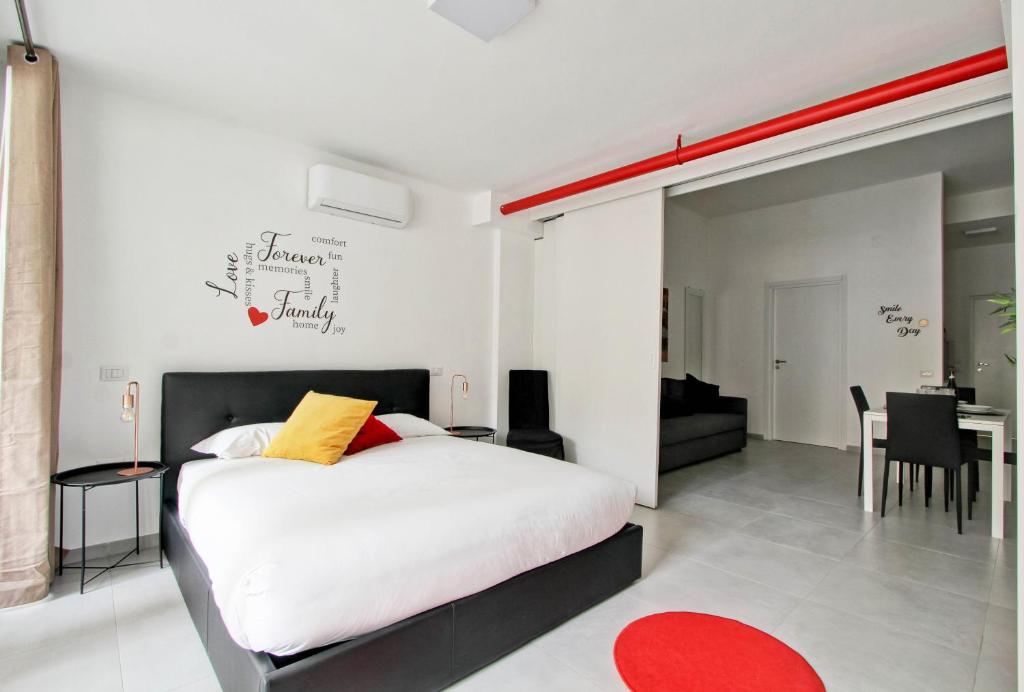 Vatican Loft - Rooms & Apartments - Family Room With Balcony