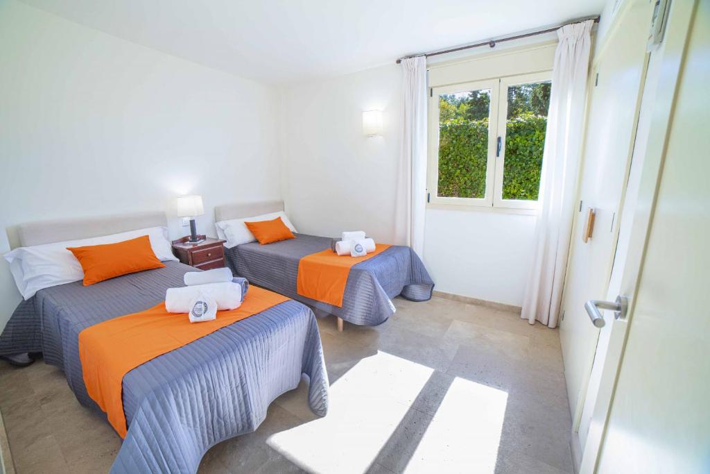 A bed or beds in a room at Villa Bonaire Sky / Villa Carmen