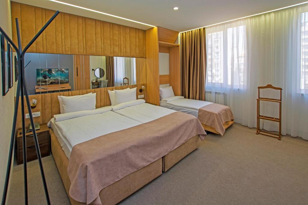 Postel nebo postele na pokoji v ubytování Cartez Hotel