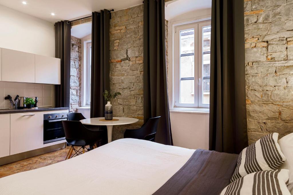 Romantic studio in the heart of Trieste - One-Bedroom Apartment