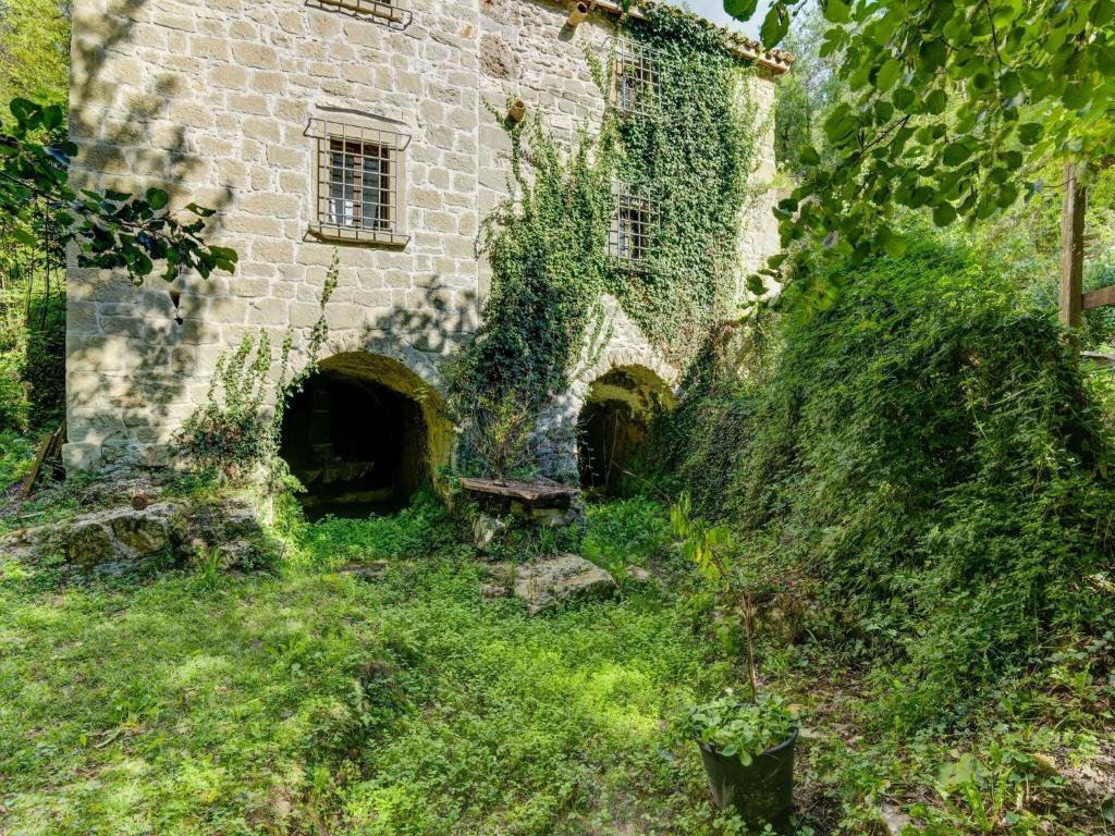 A garden outside Belvilla by OYO Mulino