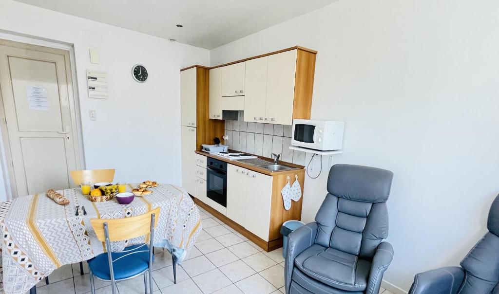 Residence Louis Place du Marche - Apartment With Garden View