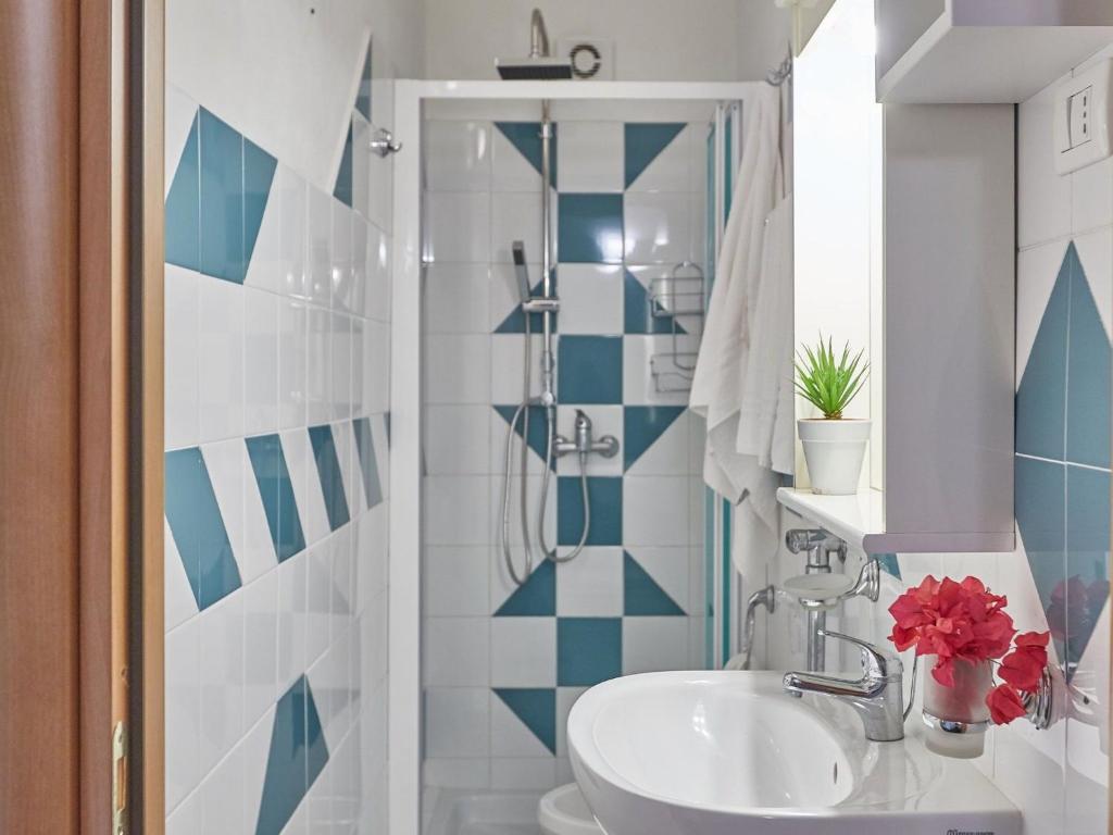 A bathroom at Baroque Bliss Luxurious Villa