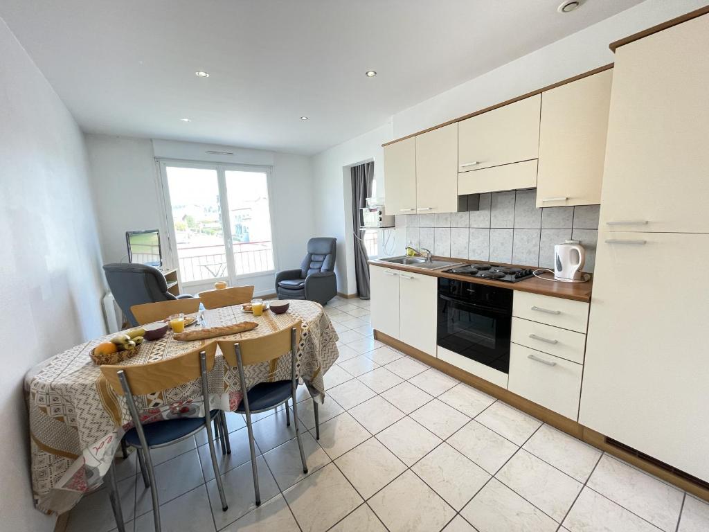 Residence Louis Place du Marche - Apartment With Balcony