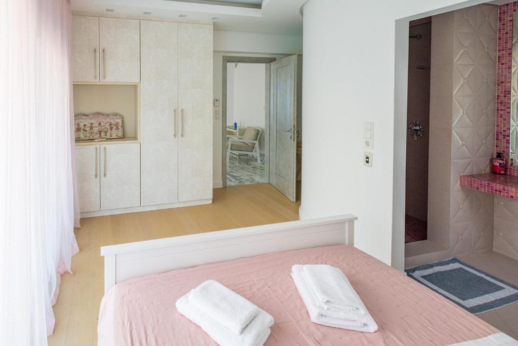 Posteľ alebo postele v izbe v ubytovaní Sapphire Luxury Villa