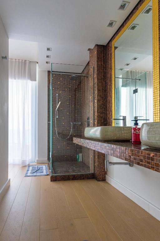 Kúpeľňa v ubytovaní Sapphire Luxury Villa
