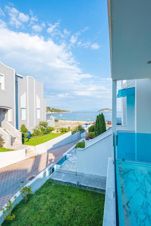 Bazén v ubytovaní Sapphire Luxury Villa alebo v jeho blízkosti