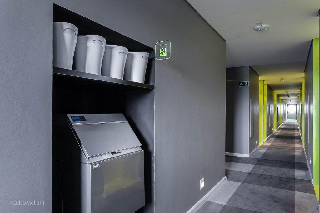  DMax Hotel
