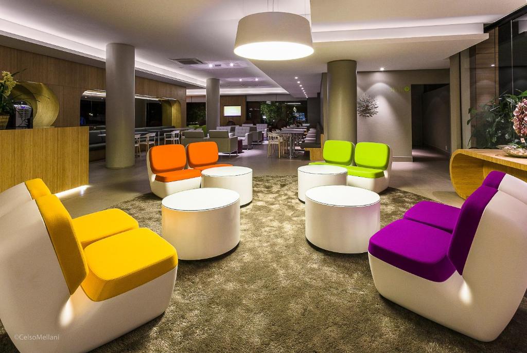  DMax Hotel