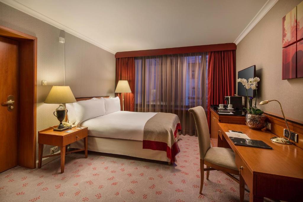 Postel nebo postele na pokoji v ubytování InterContinental Budapest by IHG