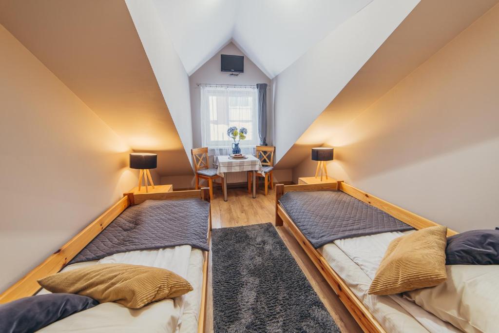 Posteľ alebo postele v izbe v ubytovaní Gościniec pod Lilijką