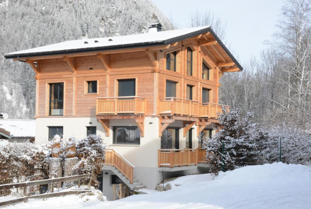 a log cabin in the snow with a balcony at Chalet de charme, au calme, vue splendide, 15 personnes in Les Houches
