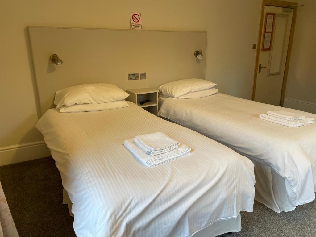Cama ou camas em um quarto em Woodlands Hall Hotel