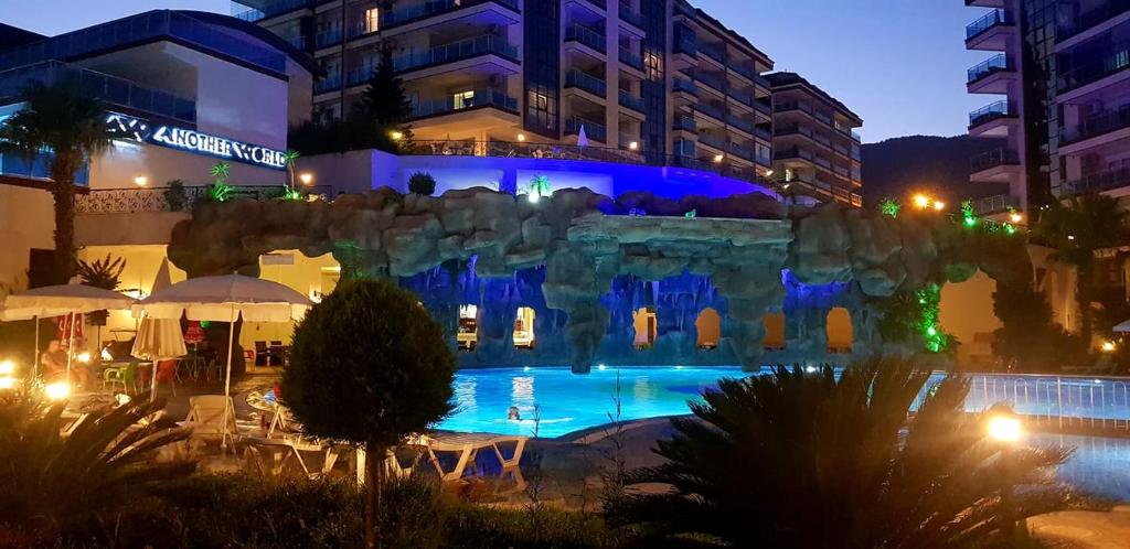 Bazén v ubytování Luxury Residence Alanya nebo v jeho okolí