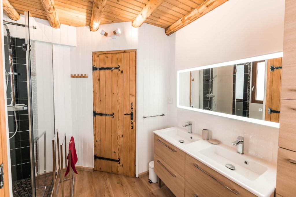 Koupelna v ubytování Le Bois des Neiges Charmant chalet authentique à 5 mn de Gérardmer
