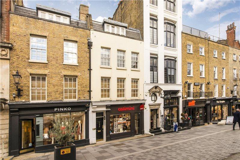 a city street with many shops and buildings at Stunning 2 bed - Bond Street and Selfridges! in London