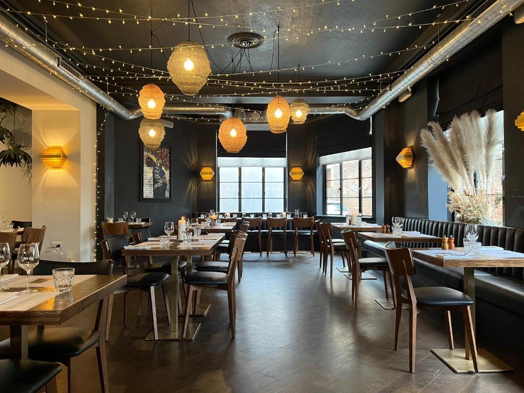 The Ginger Pig - Resim 39