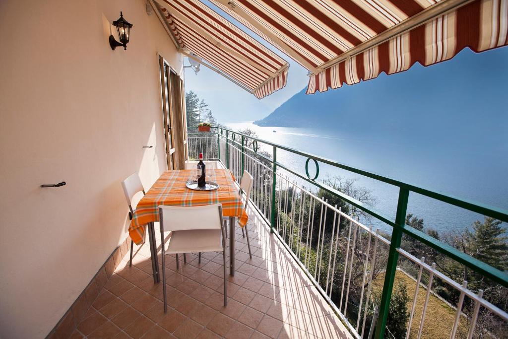Casa Vacanza LERA tesisinde bir balkon veya teras