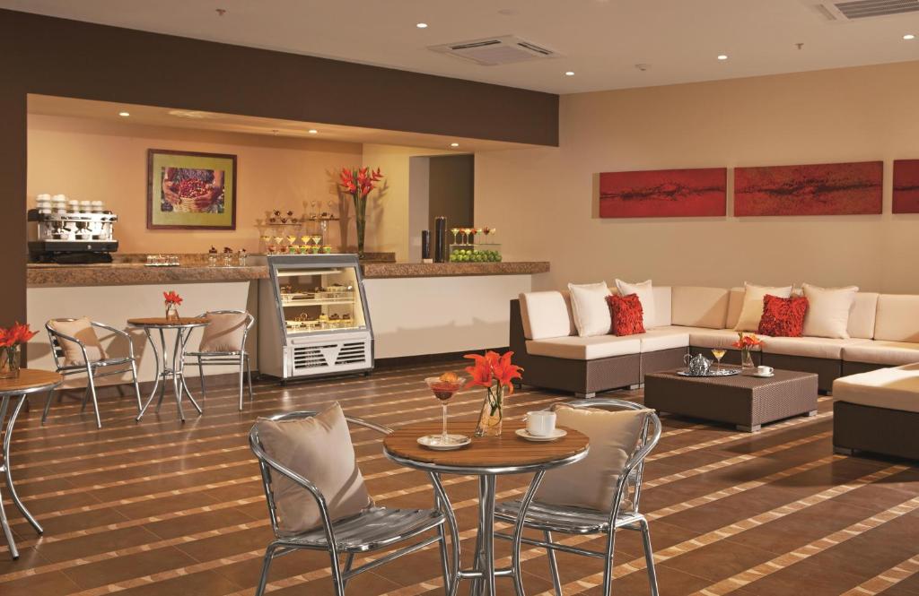 Zona de estar de Secrets Huatulco Resort & Spa